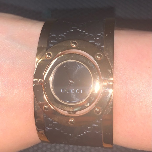 GUCCI - women’s twirl two-tone stainless watch. - Picture 3 of 9